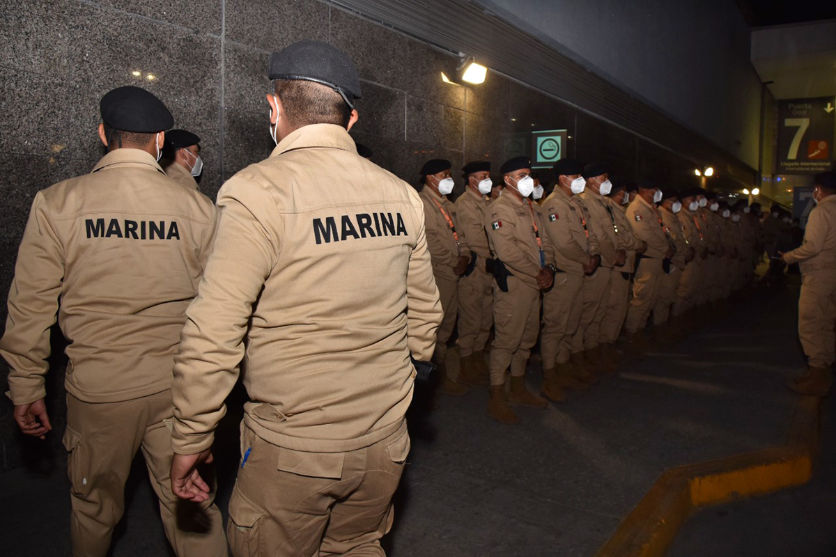 Militares en el Aeropuerto Internacional de la Ciudad de Mxico